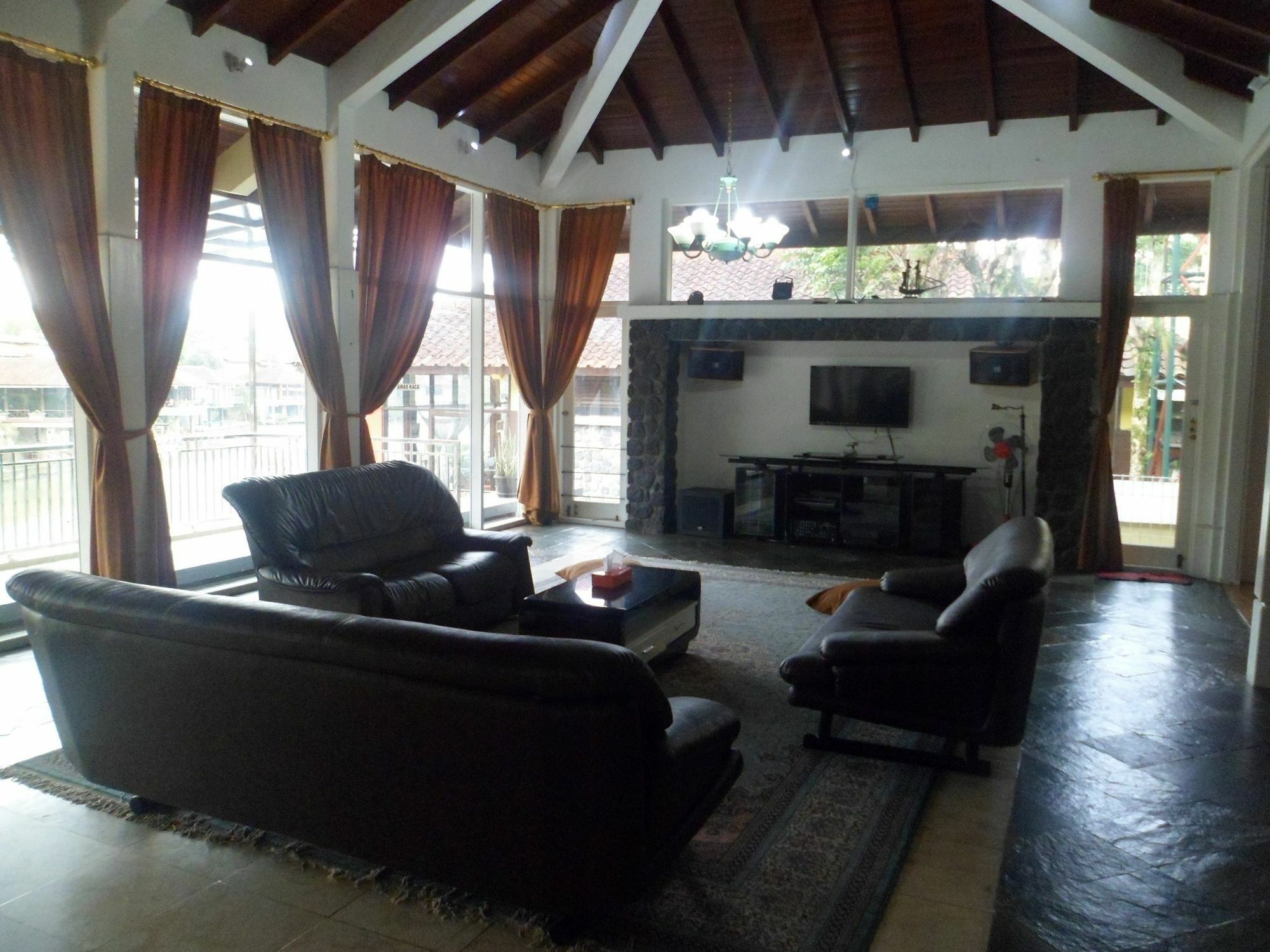 Villa Bukit Danau Cipanas (Bogor) Exterior foto
